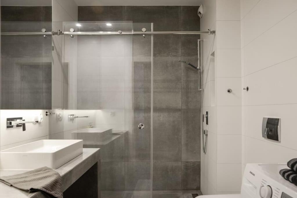 Platinum Jaglana Apartment - Wyspa Spichrzow Гданьск Экстерьер фото